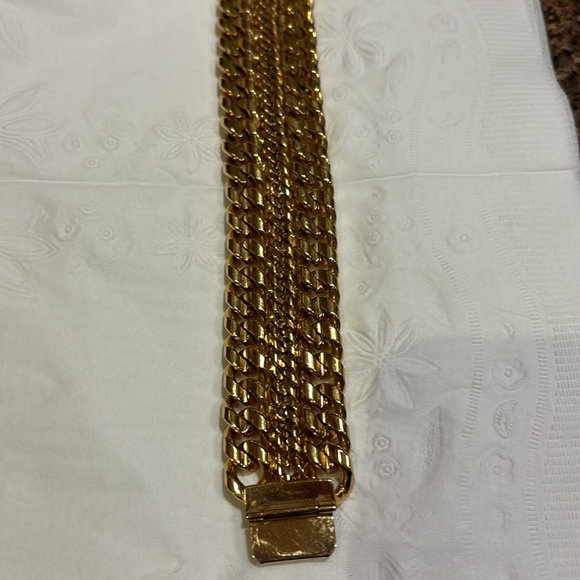GUY LAROCHE LADIES GOLD TONE WIDE CHAIN BRACELET-VINTAGE - Picture 3 of 9